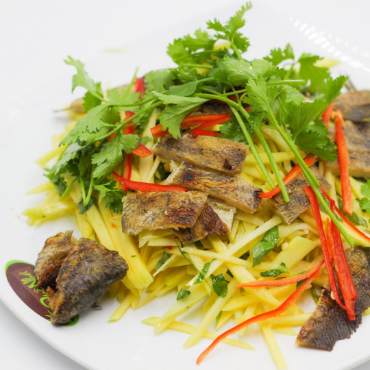 gỏi xoài khô sặc