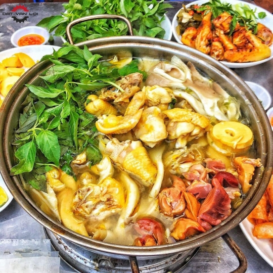 lẩu gà lá é