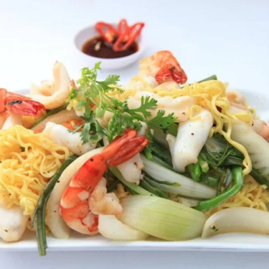 mì xào hải sản